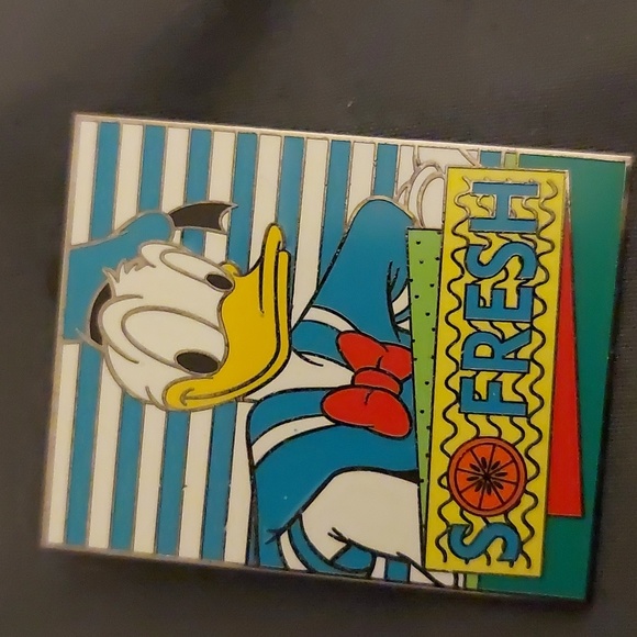 Disney Donald Duck pin - Picture 1 of 2